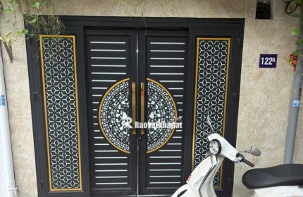 Bán nhà tầng 1 khu tập thể Nghĩa Tân 55m², ô tô đỗ cửa, sổ đỏ chính chủ, vị trí đẹp